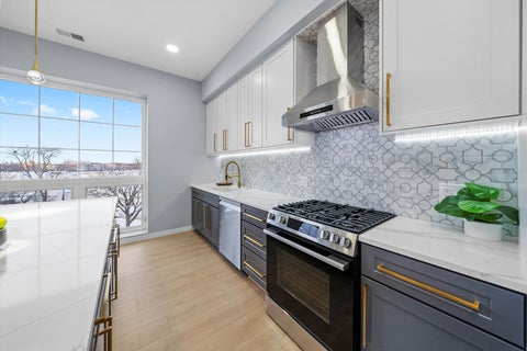 Tiny photo for 5830 N Lincoln Avenue #2S, Chicago, IL 60659 (MLS # 12656030)