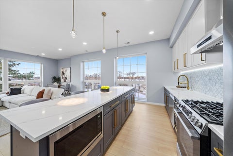 Tiny photo for 5830 N Lincoln Avenue #2S, Chicago, IL 60659 (MLS # 12656030)
