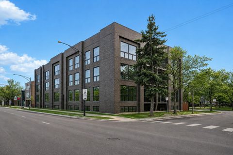 Photo of 5830 N Lincoln Avenue #2S, Chicago, IL 60659 (MLS # 12656030)