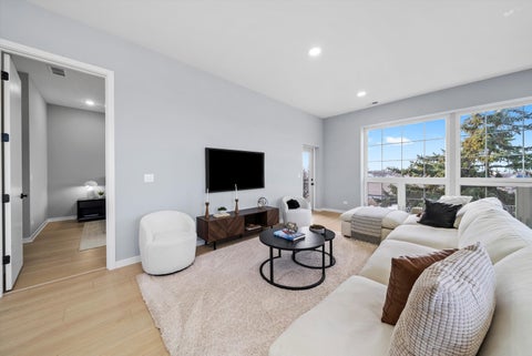 Tiny photo for 5830 N Lincoln Avenue #2S, Chicago, IL 60659 (MLS # 12656030)