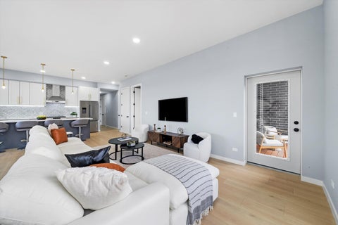 Tiny photo for 5830 N Lincoln Avenue #2S, Chicago, IL 60659 (MLS # 12656030)