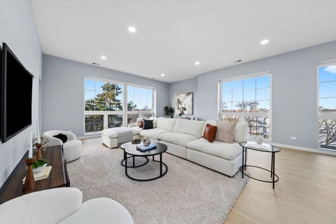 Tiny photo for 5830 N Lincoln Avenue #2S, Chicago, IL 60659 (MLS # 12656030)