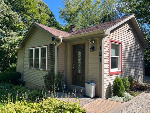 Photo of 121 Woody Way, Oakwood Hills, IL 60013 (MLS # 12465349)