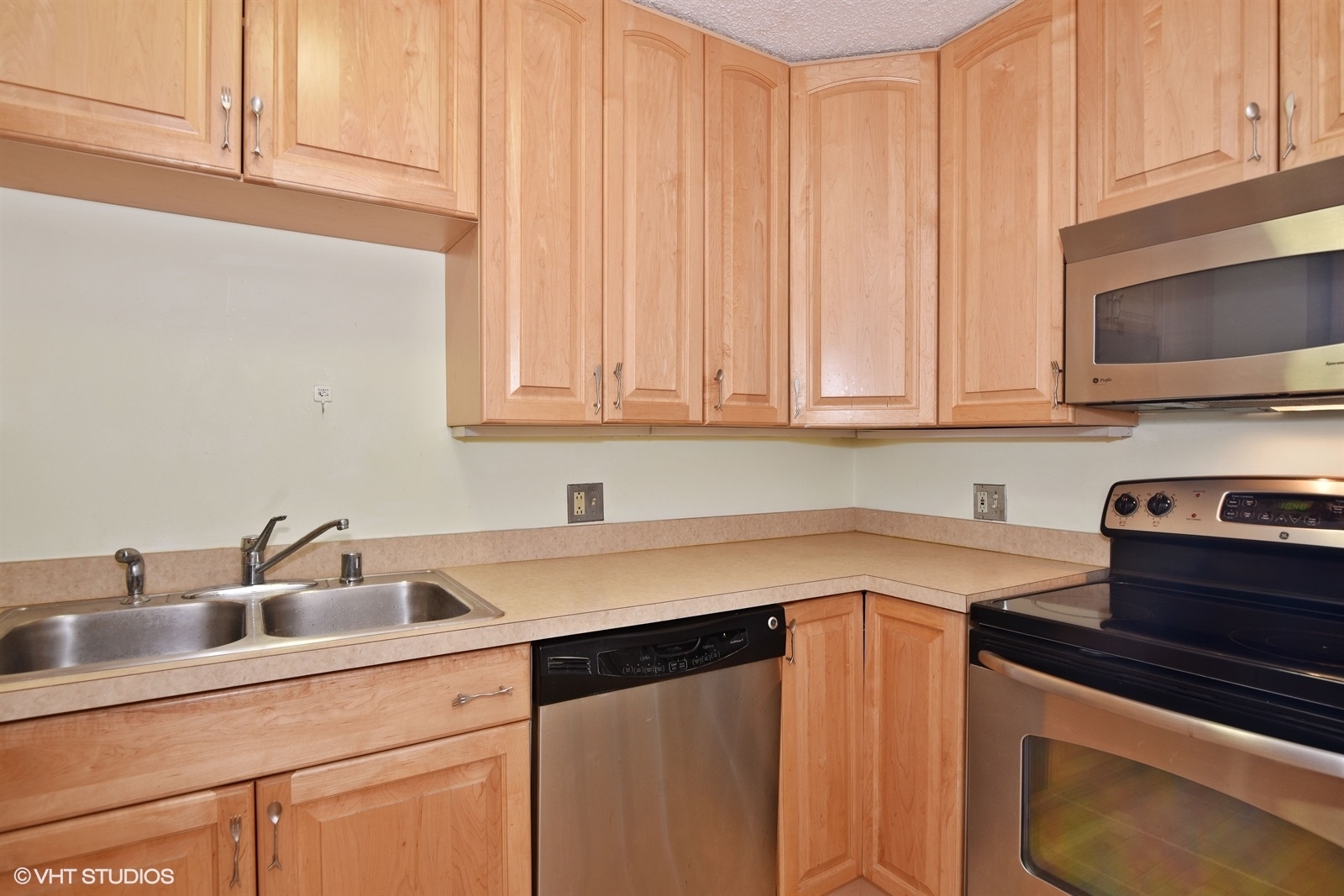 1122 N CLARK Street 3804