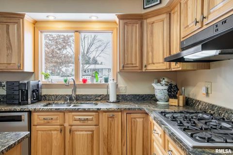 Tiny photo for 105 Woodlake Lane, Eldorado, IL 62930 (MLS # EB460662)