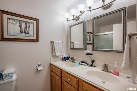 Tiny photo for 105 Woodlake Lane, Eldorado, IL 62930 (MLS # EB460662)