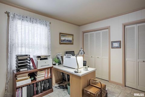 Tiny photo for 105 Woodlake Lane, Eldorado, IL 62930 (MLS # EB460662)