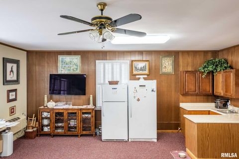 Tiny photo for 105 Woodlake Lane, Eldorado, IL 62930 (MLS # EB460662)