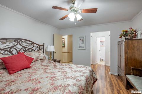 Tiny photo for 105 Woodlake Lane, Eldorado, IL 62930 (MLS # EB460662)