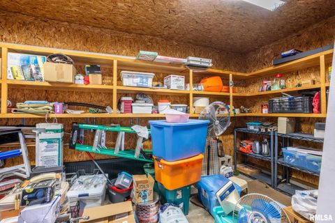 Tiny photo for 105 Woodlake Lane, Eldorado, IL 62930 (MLS # EB460662)