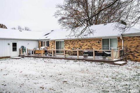 Tiny photo for 105 Woodlake Lane, Eldorado, IL 62930 (MLS # EB460662)