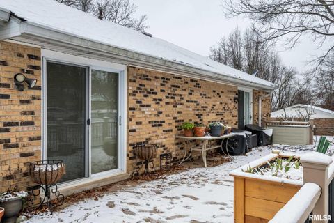 Tiny photo for 105 Woodlake Lane, Eldorado, IL 62930 (MLS # EB460662)