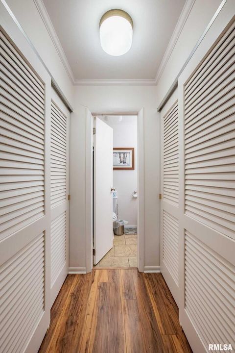 Tiny photo for 105 Woodlake Lane, Eldorado, IL 62930 (MLS # EB460662)