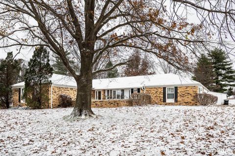 Tiny photo for 105 Woodlake Lane, Eldorado, IL 62930 (MLS # EB460662)