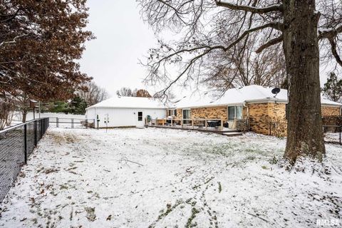 Tiny photo for 105 Woodlake Lane, Eldorado, IL 62930 (MLS # EB460662)