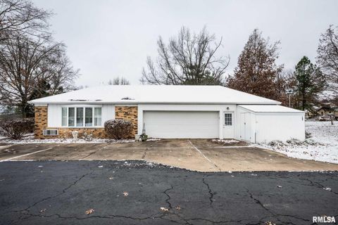 Tiny photo for 105 Woodlake Lane, Eldorado, IL 62930 (MLS # EB460662)