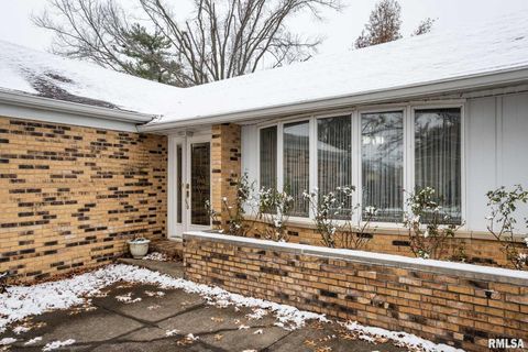 Tiny photo for 105 Woodlake Lane, Eldorado, IL 62930 (MLS # EB460662)