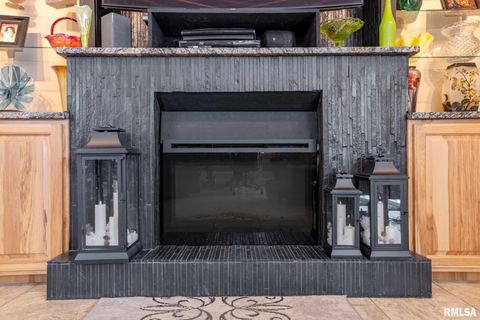 Tiny photo for 105 Woodlake Lane, Eldorado, IL 62930 (MLS # EB460662)