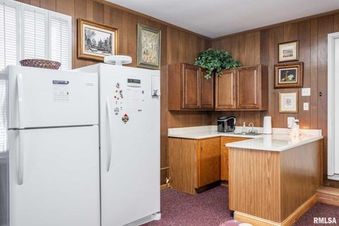 Tiny photo for 105 Woodlake Lane, Eldorado, IL 62930 (MLS # EB460662)