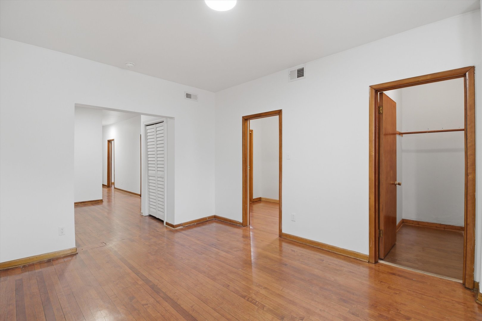 1633 W 38th Street