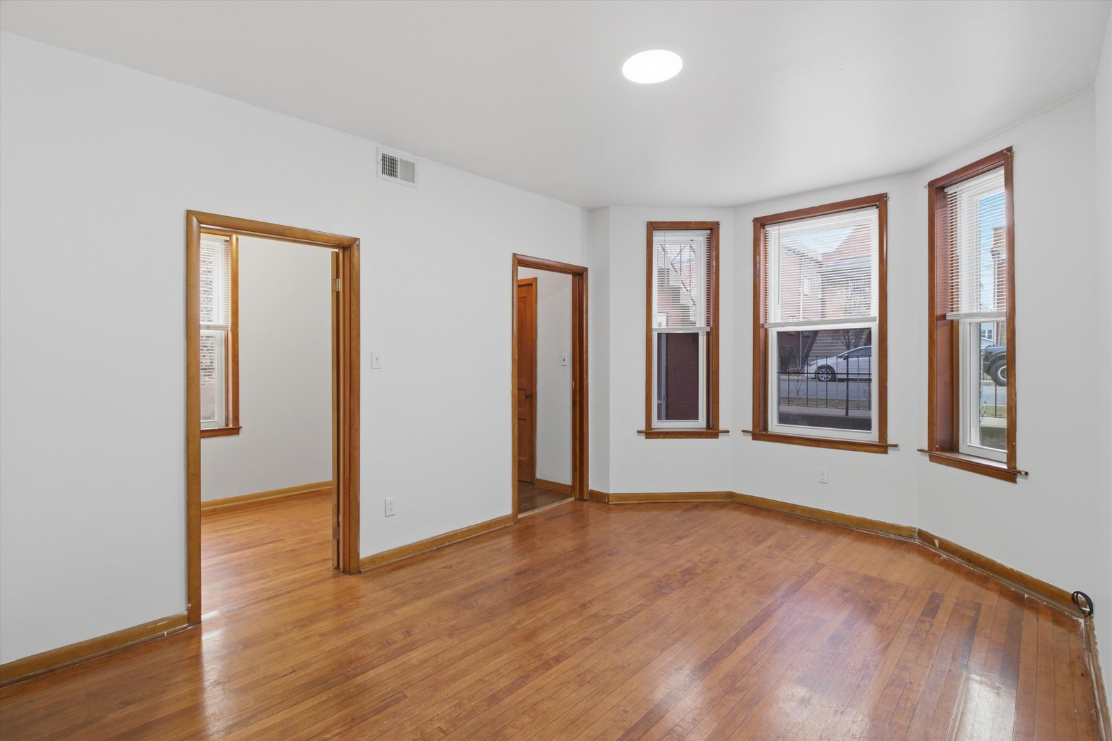1633 W 38th Street