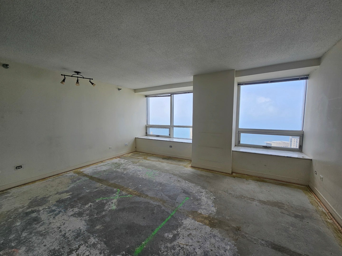 512 N MCCLURG Court 5703