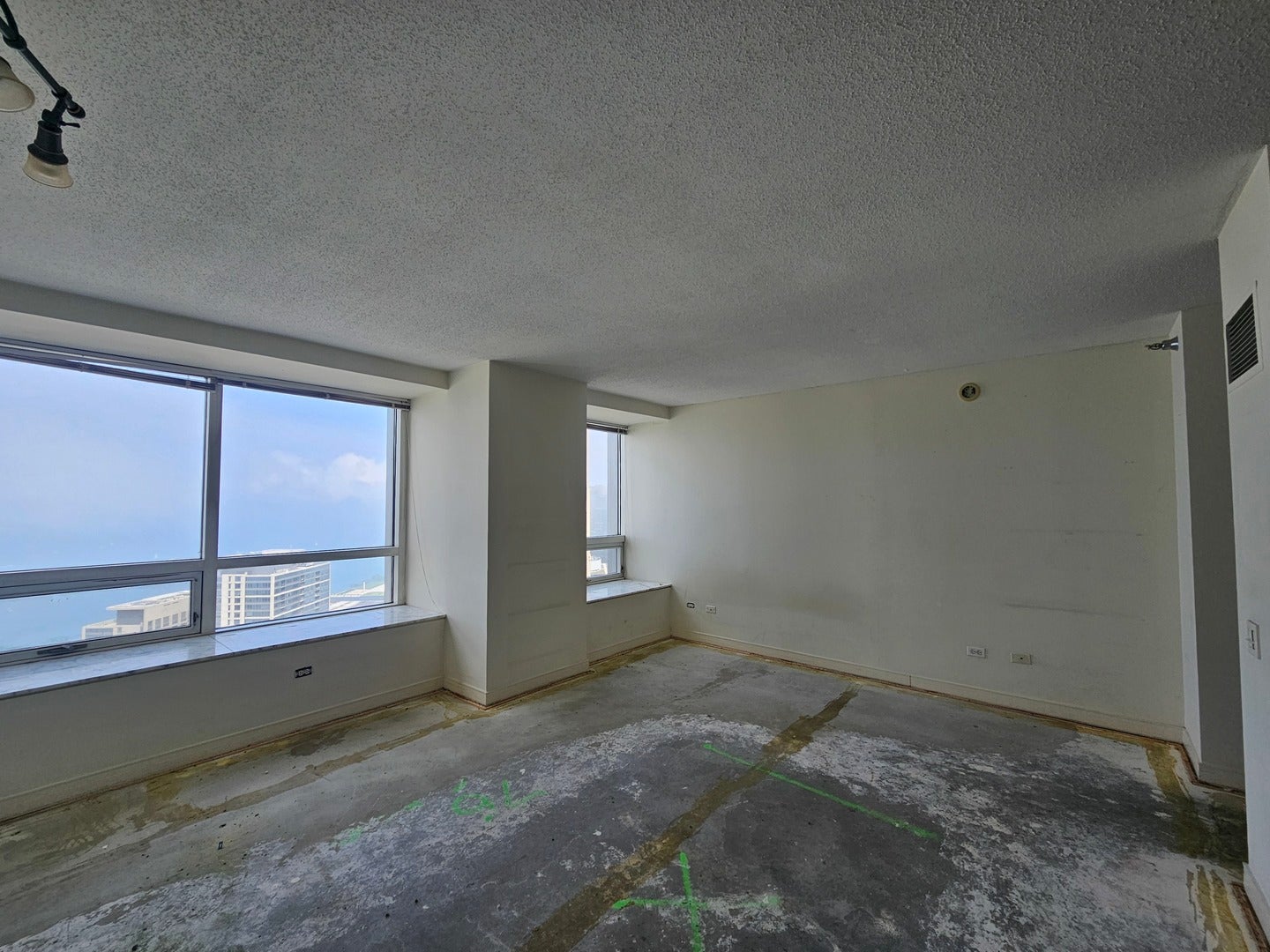 512 N MCCLURG Court 5703