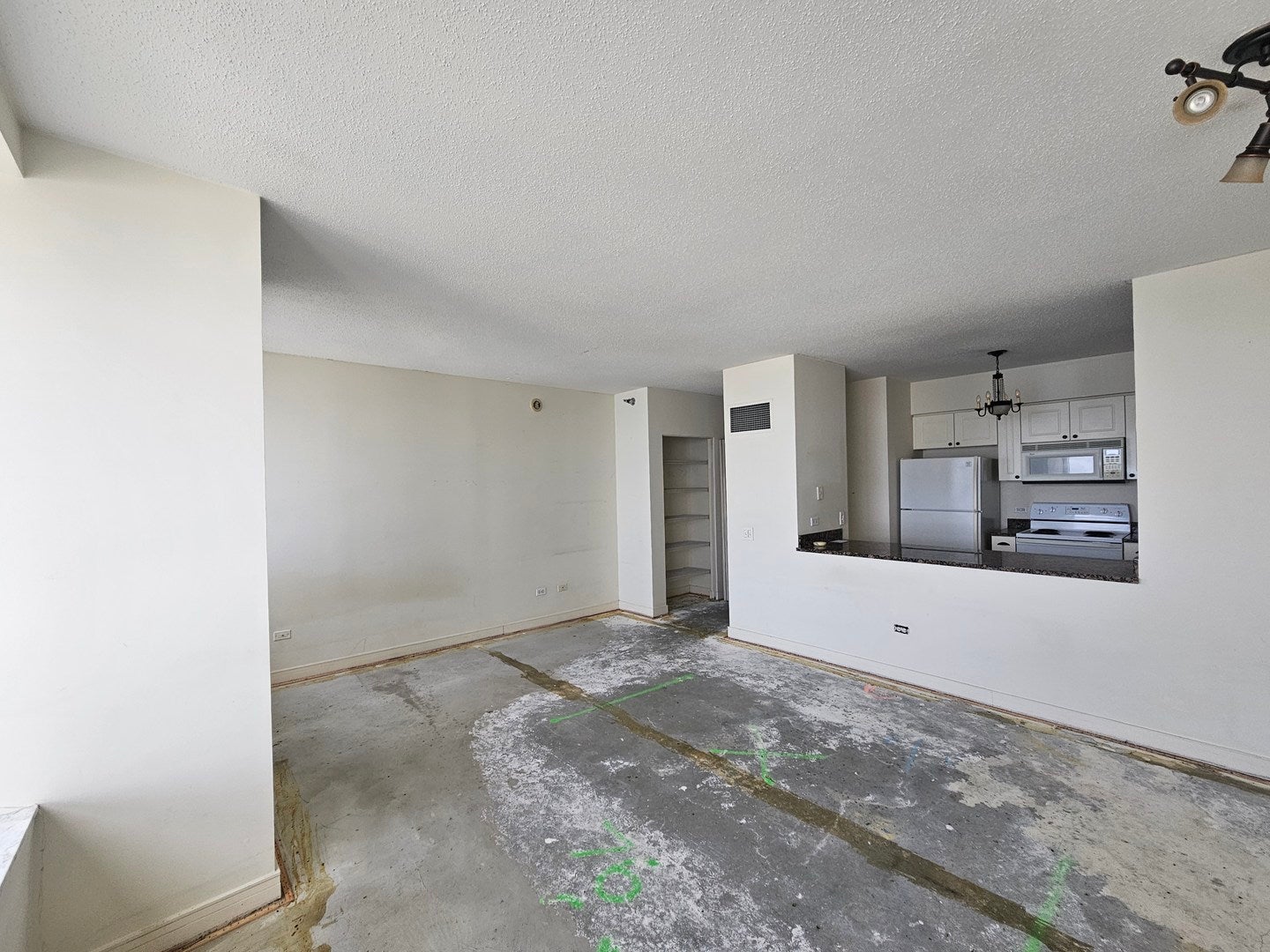 512 N MCCLURG Court 5703