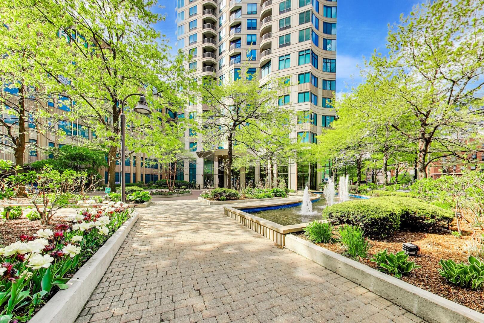 400 N LASALLE Street 1306