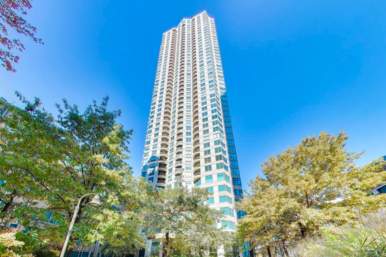 400 N LASALLE Street 1306