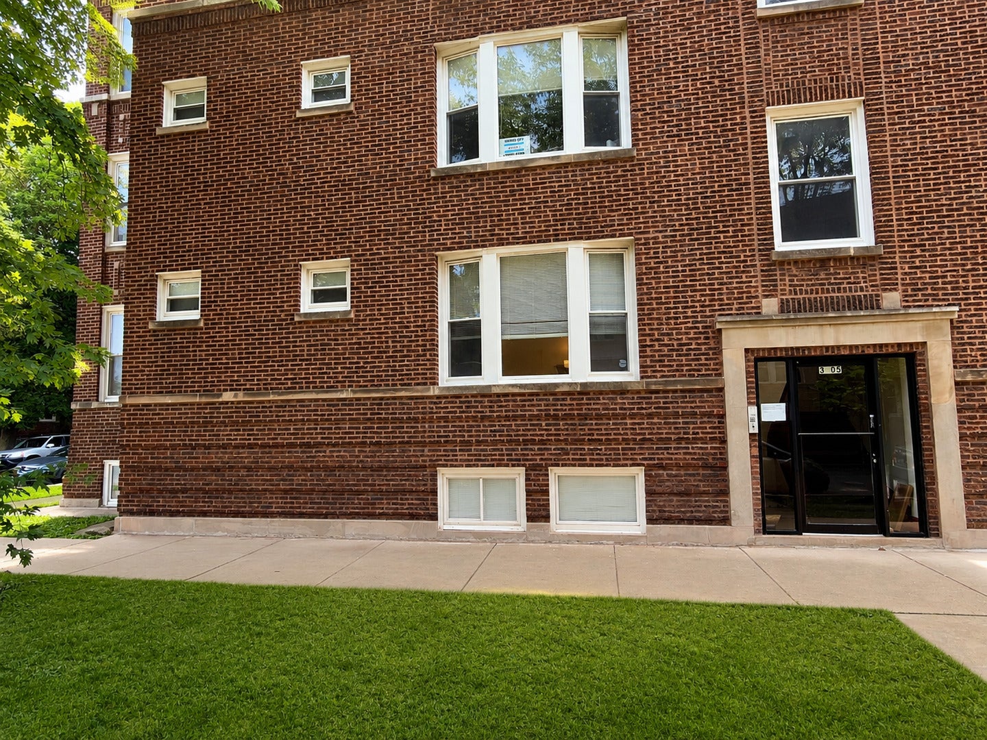 3105 W Argyle Street 1