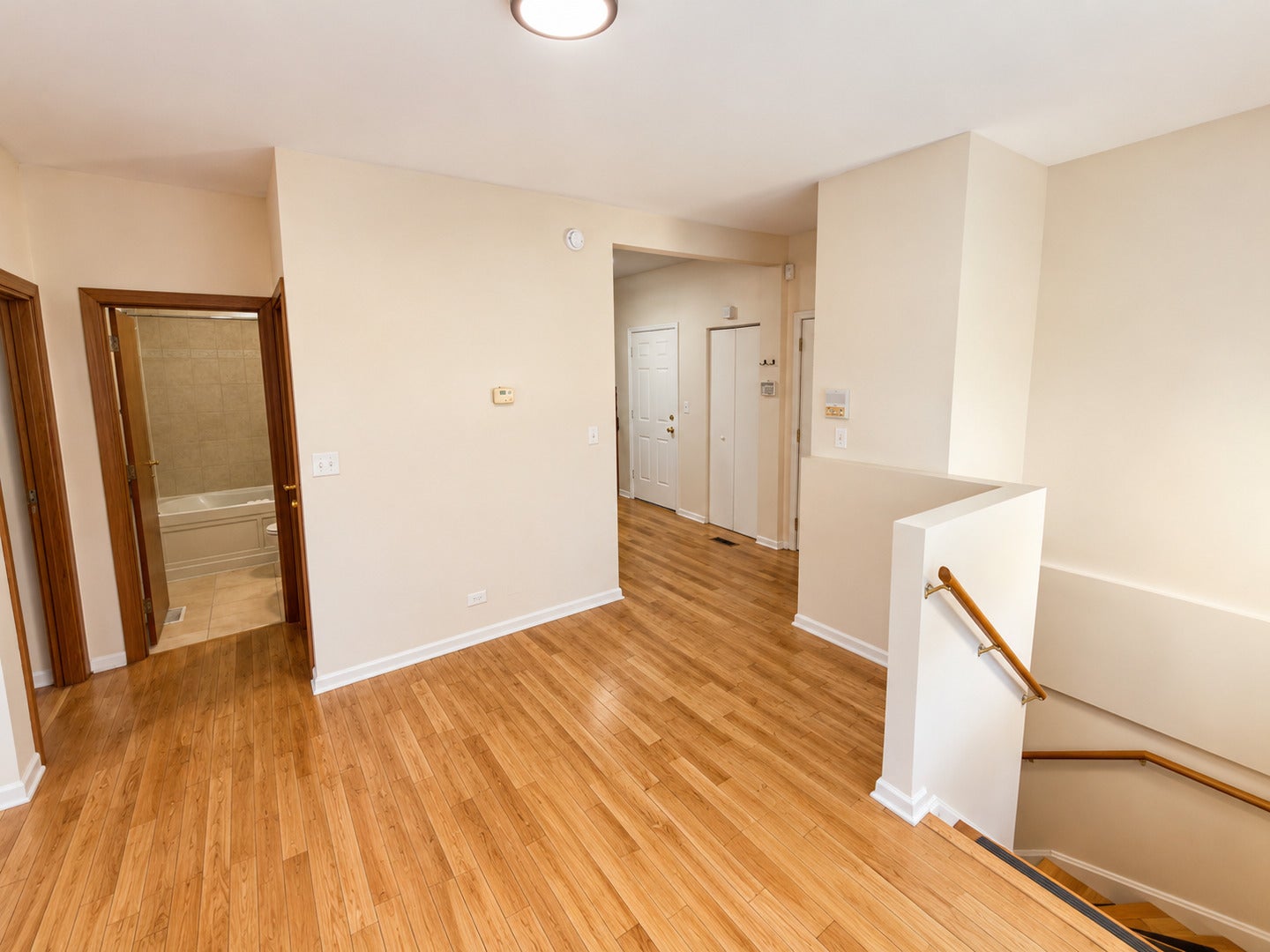 3105 W Argyle Street 1