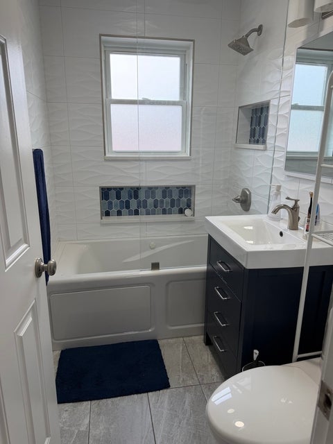Tiny photo for 5901 N Nagle Avenue, Chicago, IL 60646 (MLS # 12767213)
