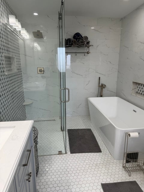 Tiny photo for 5901 N Nagle Avenue, Chicago, IL 60646 (MLS # 12767213)