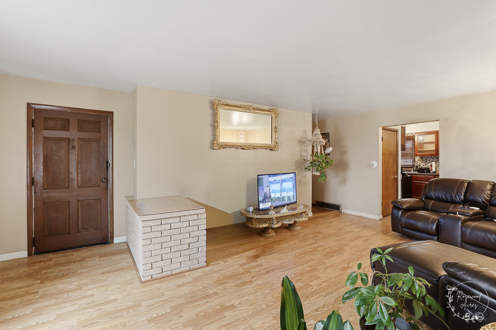 3858 E Lakeview Drive
