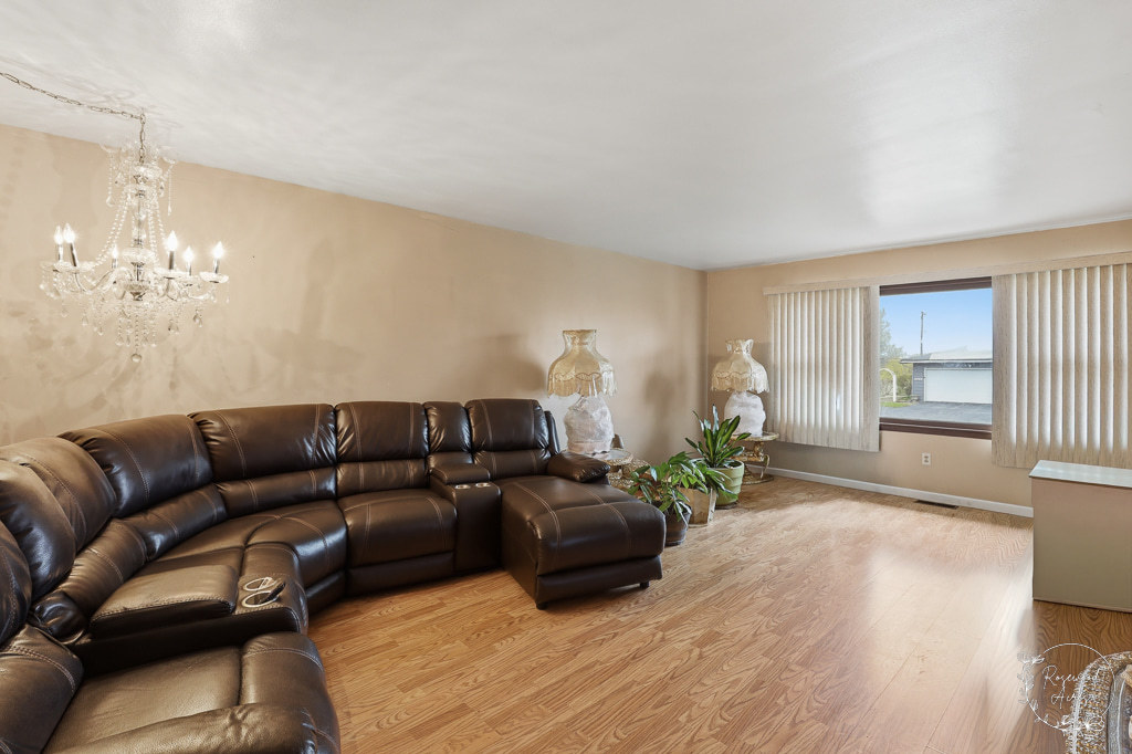 3858 E Lakeview Drive