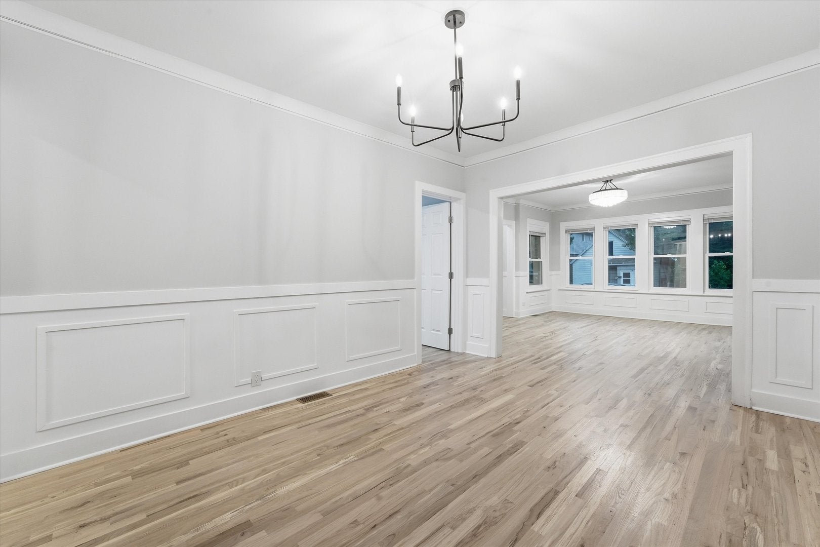 623 E 88th Place