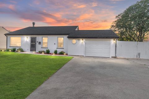 Tiny photo for 803 Forest Drive, Streamwood, IL 60107 (MLS # 12473601)
