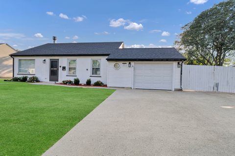 Photo of 803 Forest Drive, Streamwood, IL 60107 (MLS # 12473601)