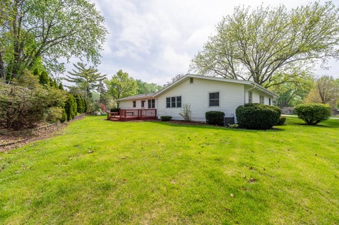 Tiny photo for 8 Candlewick Court, North Aurora, IL 60542 (MLS # 12628310)