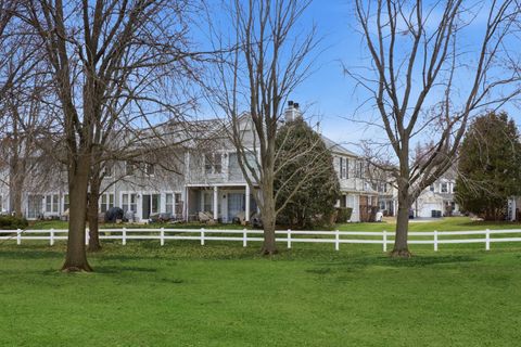 Tiny photo for 1821 Pebble Beach Circle #1, Elk Grove Village, IL 60007 (MLS # 12585328)