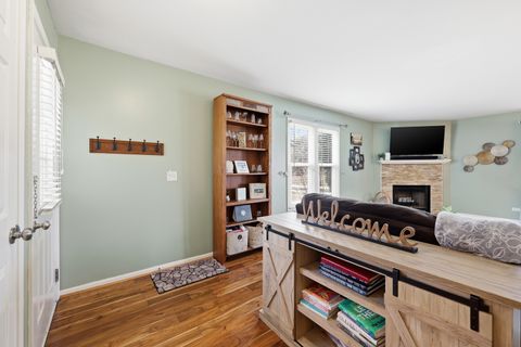 Tiny photo for 1821 Pebble Beach Circle #1, Elk Grove Village, IL 60007 (MLS # 12585328)