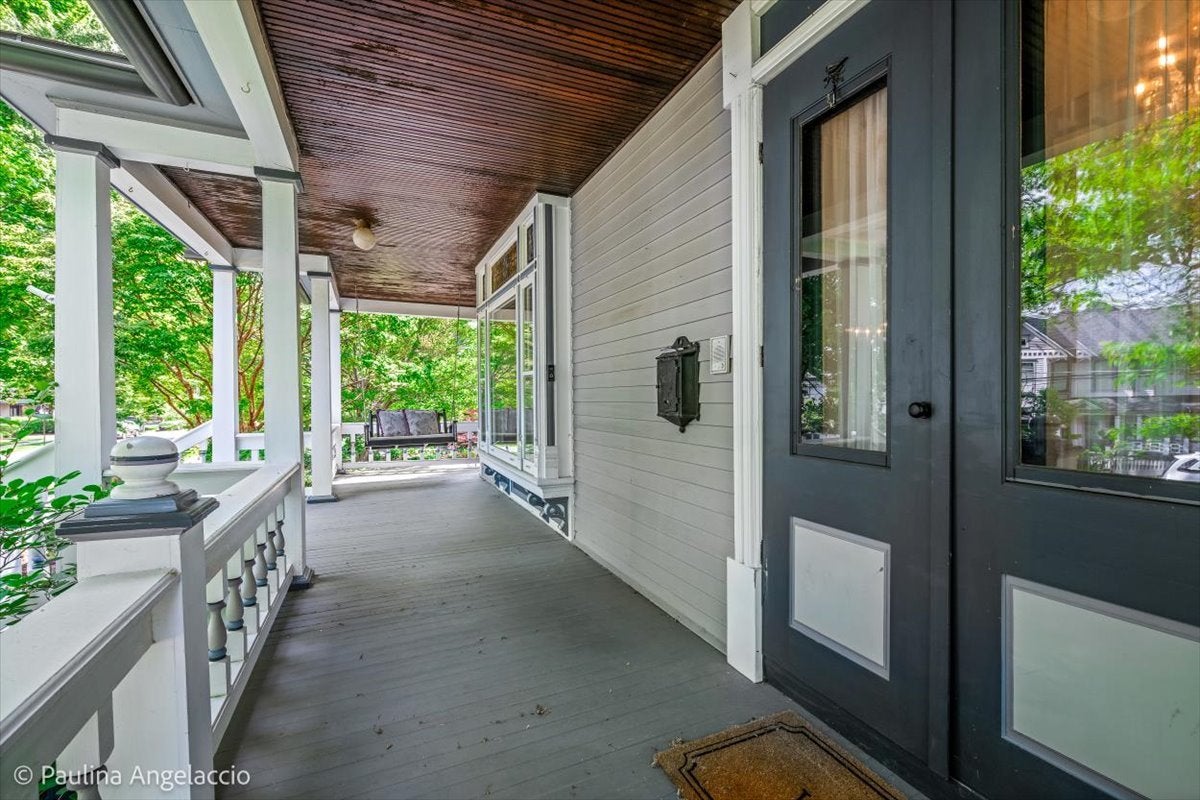135 W Lake Street