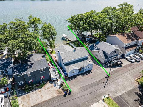 Tiny photo for 33670 N Lake Shore Drive, Grayslake, IL 60030 (MLS # 12398628)