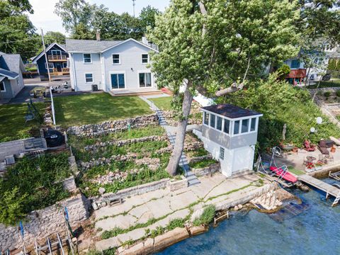 Tiny photo for 33670 N Lake Shore Drive, Grayslake, IL 60030 (MLS # 12398628)