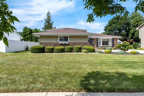 Tiny photo for 17W544 Sutton Place, Darien, IL 60561 (MLS # 12714656)
