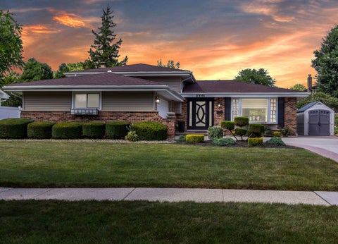 Tiny photo for 17W544 Sutton Place, Darien, IL 60561 (MLS # 12714656)