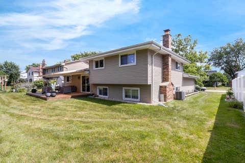 Tiny photo for 17W544 Sutton Place, Darien, IL 60561 (MLS # 12714656)