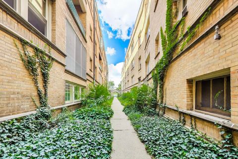 Tiny photo for 1522 E 59th Street #2F, Chicago, IL 60637 (MLS # 12455031)