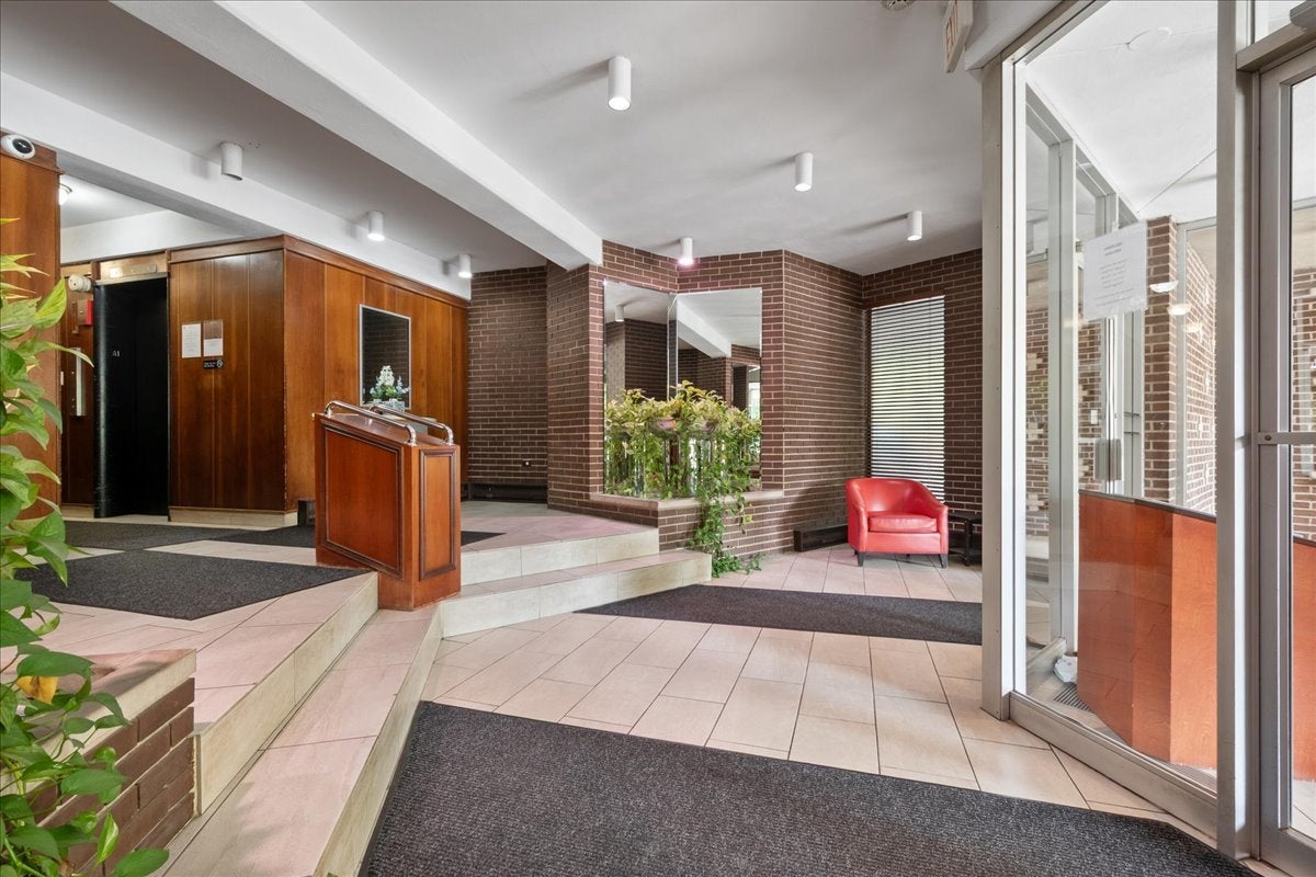 1111 CHURCH Street 305